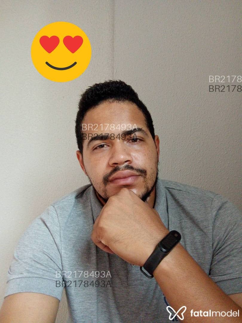 Acompanhante homem com cabelo castanho de olhos castanhos em São Paulo Acompanhante homem com cabelo castanho de olhos castanhos em São Paulo - Lucas
