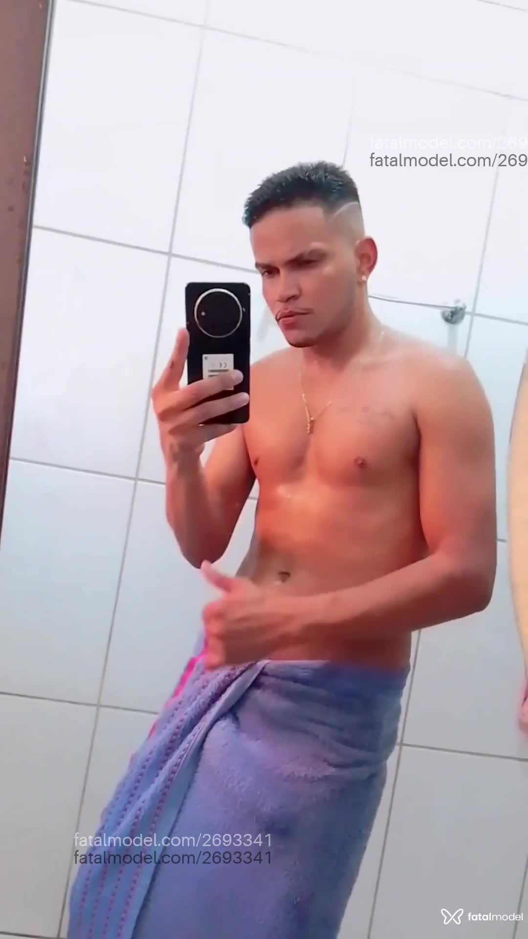 Acompanhante homem morena (o) de olhos pretos em São Paulo Acompanhante homem morena (o) de olhos pretos em São Paulo - Lucasboy