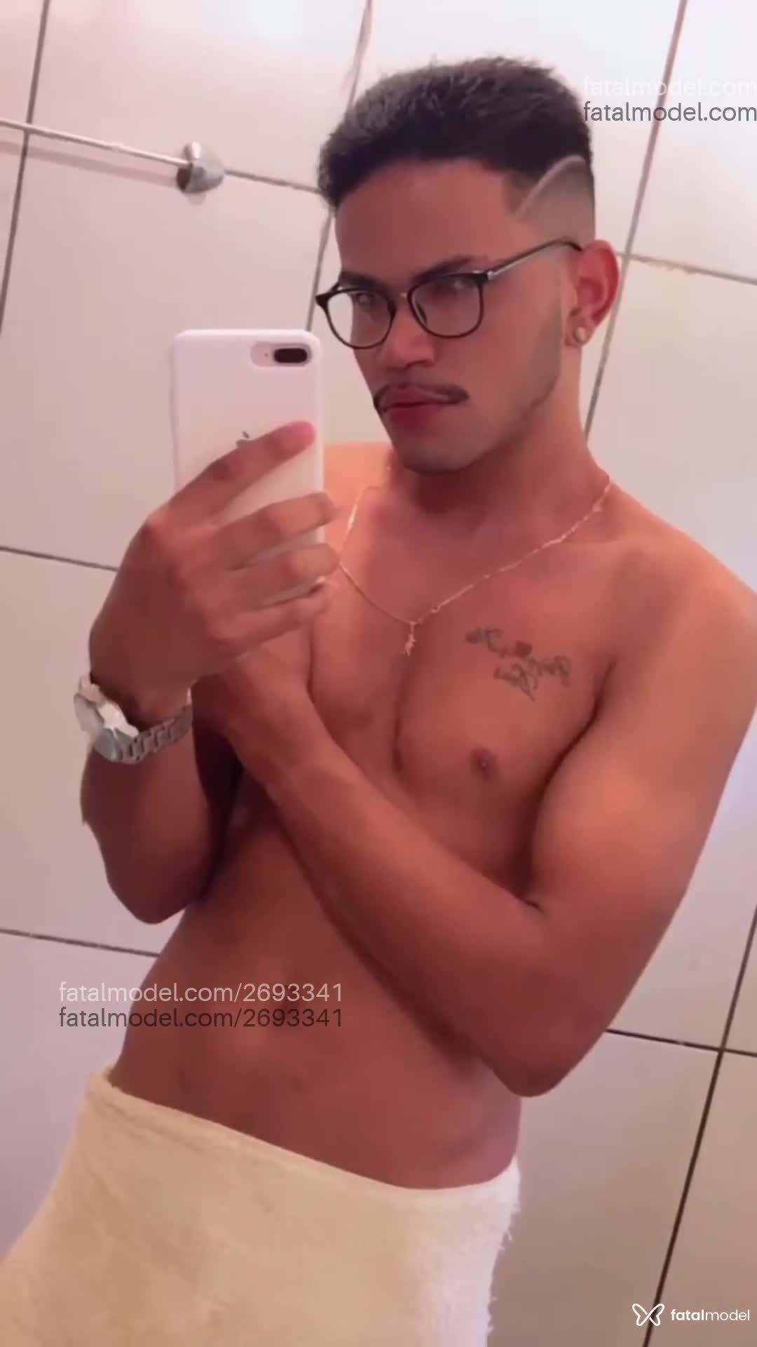 Acompanhante homem morena (o) de olhos pretos em São Paulo Acompanhante homem morena (o) de olhos pretos em São Paulo - Lucasboy