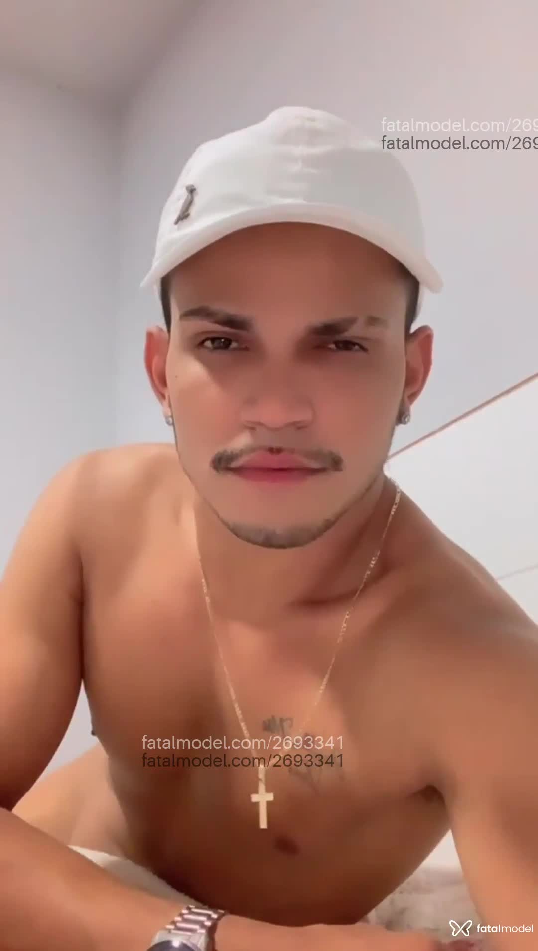 Acompanhante homem morena (o) de olhos pretos em São Paulo Acompanhante homem morena (o) de olhos pretos em São Paulo - Lucasboy