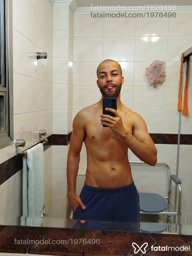 Acompanhante homem morena (o) de olhos castanhos - Léo Acompanhante homem morena (o) de olhos castanhos - Léo