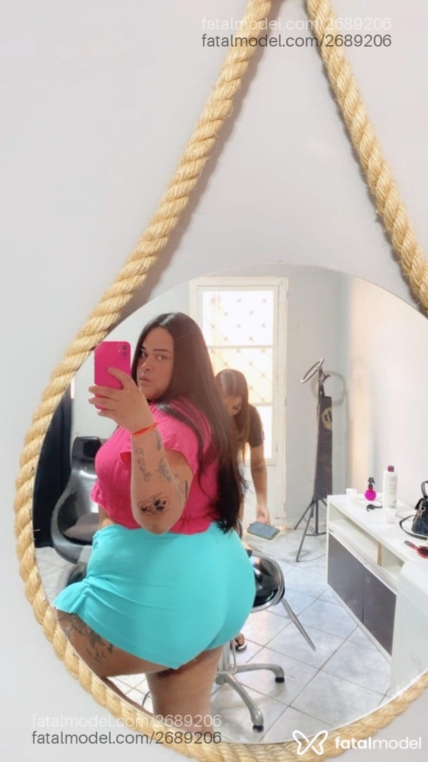 Acompanhante mulher trans com cabelo castanho de olhos castanhos em Cuiabá - Allana Oliveira