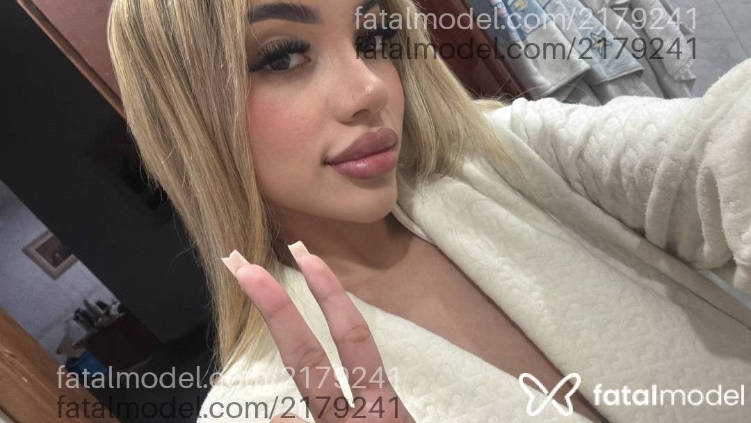 Acompanhante mulher loira (o) de olhos castanhos - Letícia Andrade