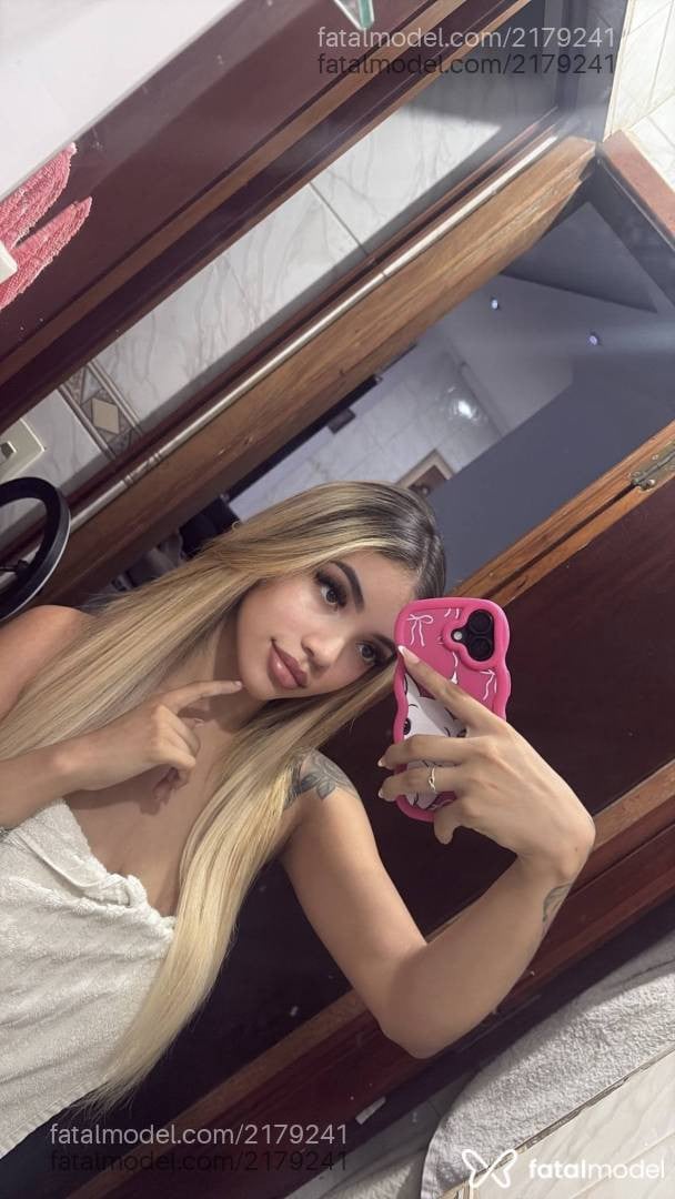 Acompanhante mulher loira (o) de olhos castanhos - Larissa Almeida