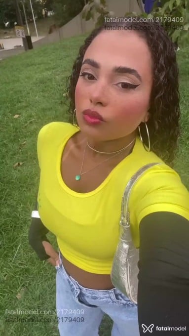Acompanhante mulher morena (o) de olhos castanhos - Vic