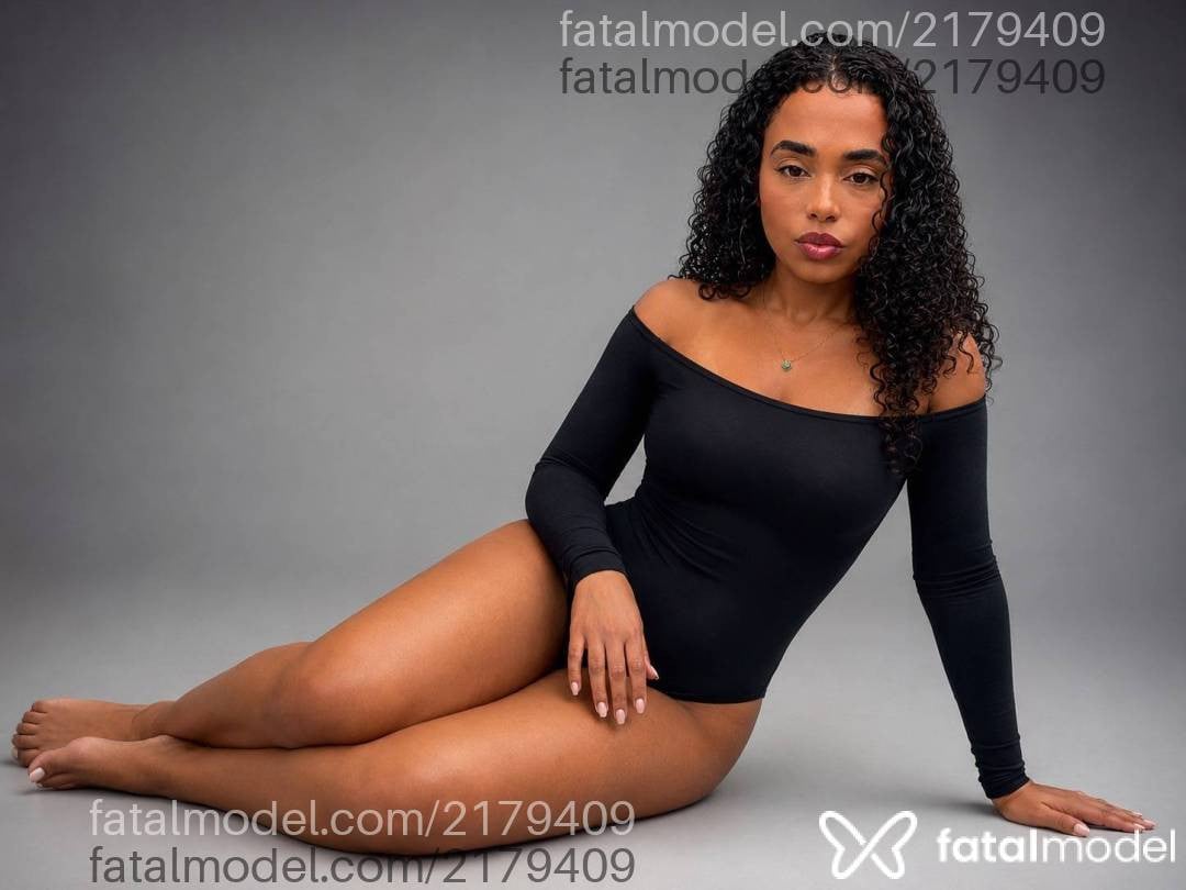 Acompanhante mulher morena (o) de olhos castanhos - Vic