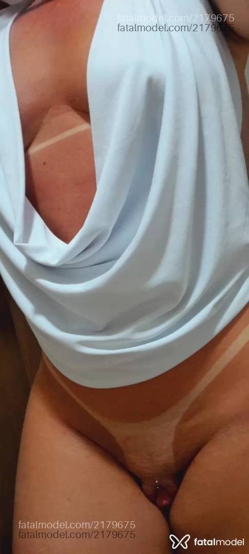 Acompanhante mulher com cabelo grisalho de olhos castanhos - Naylah Boaz