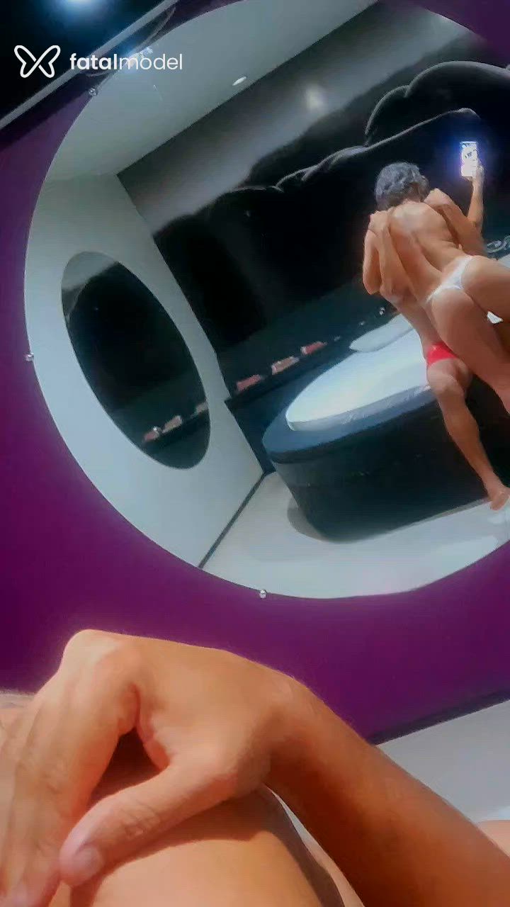 Acompanhante mulher com cabelo grisalho de olhos castanhos - Naylah Boaz