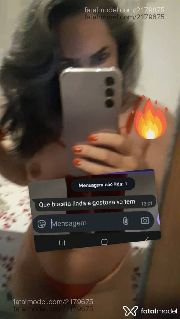 Acompanhante mulher com cabelo grisalho de olhos castanhos - Naylah Boaz
