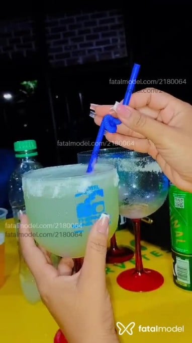 Acompanhante mulher morena (o) de olhos castanhos em Jataí Acompanhante mulher morena (o) de olhos castanhos em Jataí - Ravena