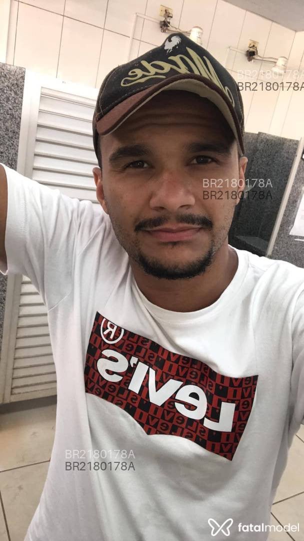 Acompanhante homem morena (o) de olhos castanhos - Vitinho