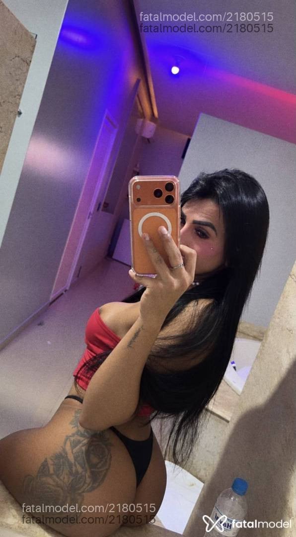 Acompanhante mulher trans morena (o) de olhos pretos - Amanda