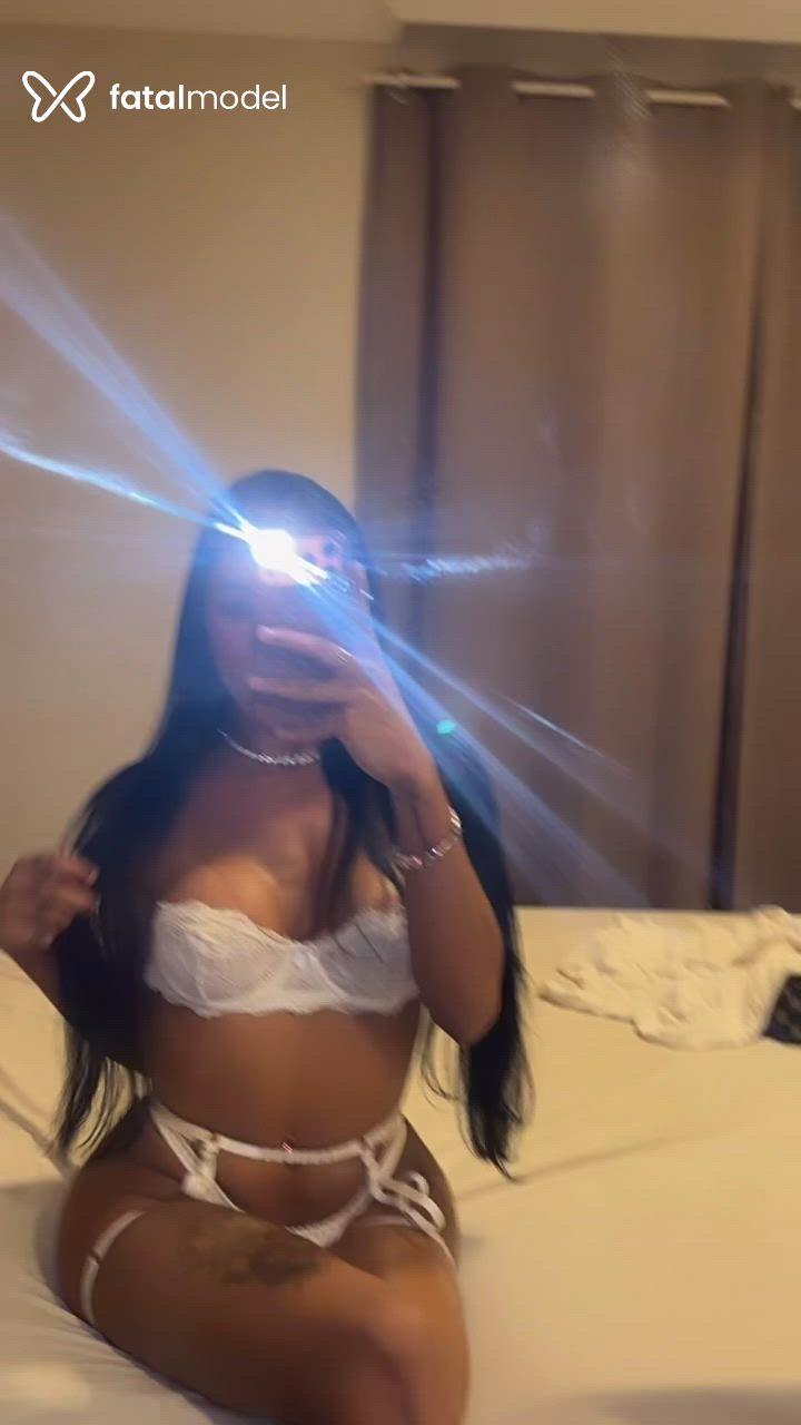 Acompanhante mulher trans morena (o) de olhos pretos - Amanda