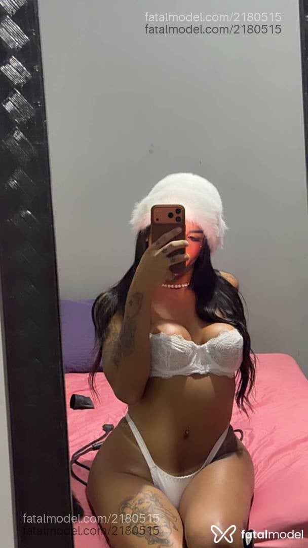 Acompanhante mulher trans morena (o) de olhos pretos - Amanda