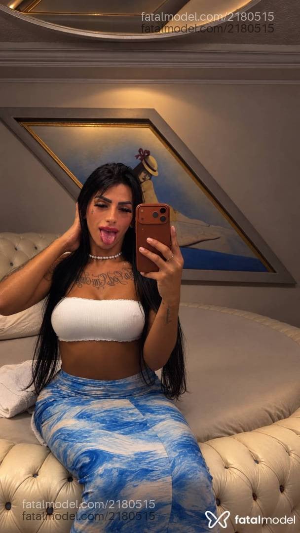 Acompanhante mulher trans morena (o) de olhos pretos - Amanda