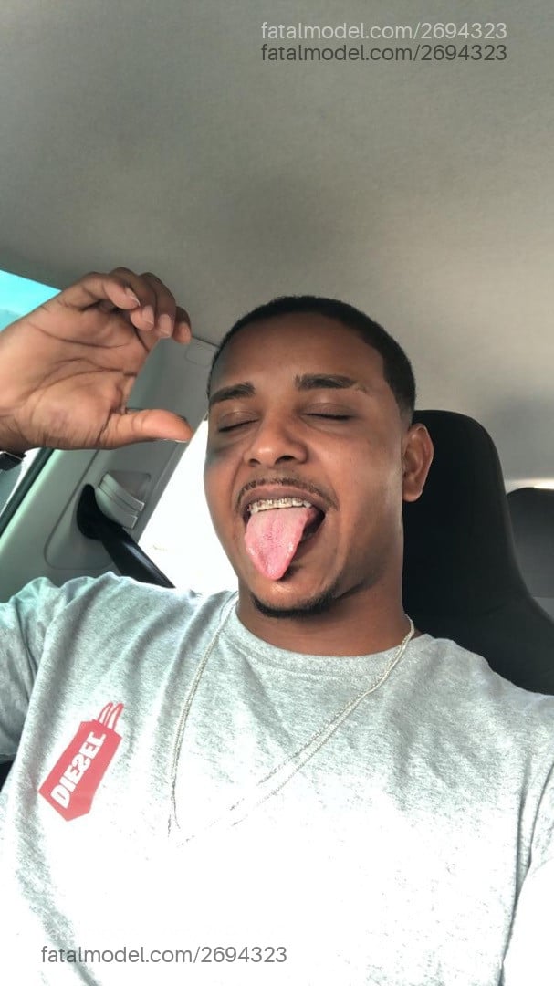 Acompanhante homem com cabelo castanho de olhos pretos - Bielzin Acompanhante homem com cabelo castanho de olhos pretos - Bielzin