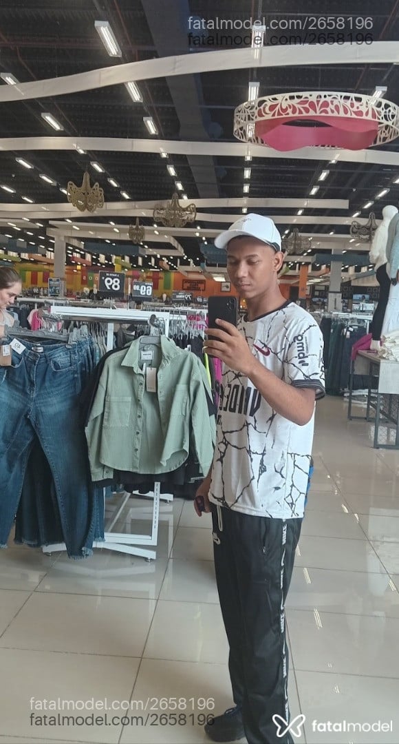 Acompanhante homem com cabelo castanho de olhos verdes em Virtual Acompanhante homem com cabelo castanho de olhos verdes em Virtual - Teddy Alves