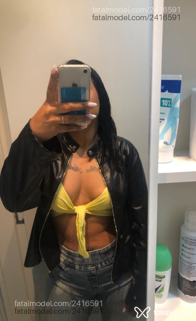 Acompanhante mulher com cabelo castanho de olhos mel - Lidiane
