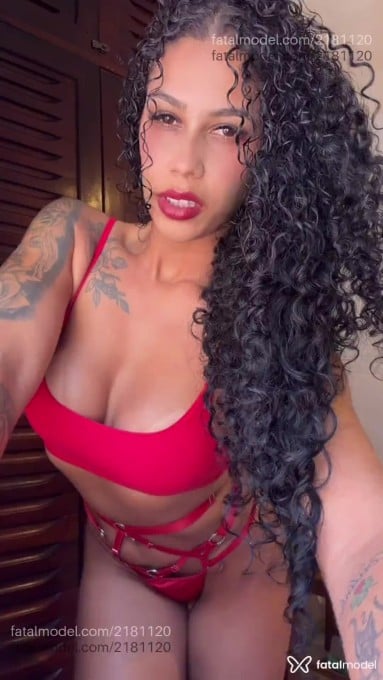 Acompanhante mulher morena (o) de olhos castanhos - Medusa