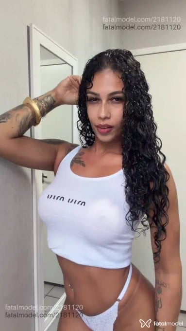 Acompanhante mulher morena (o) de olhos castanhos - Medusa