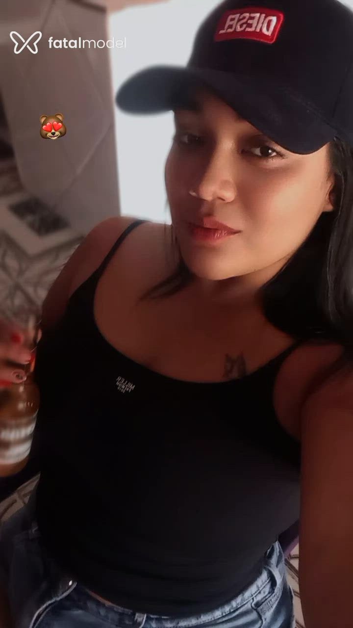 Acompanhante mulher morena (o) de olhos pretos - Paty
