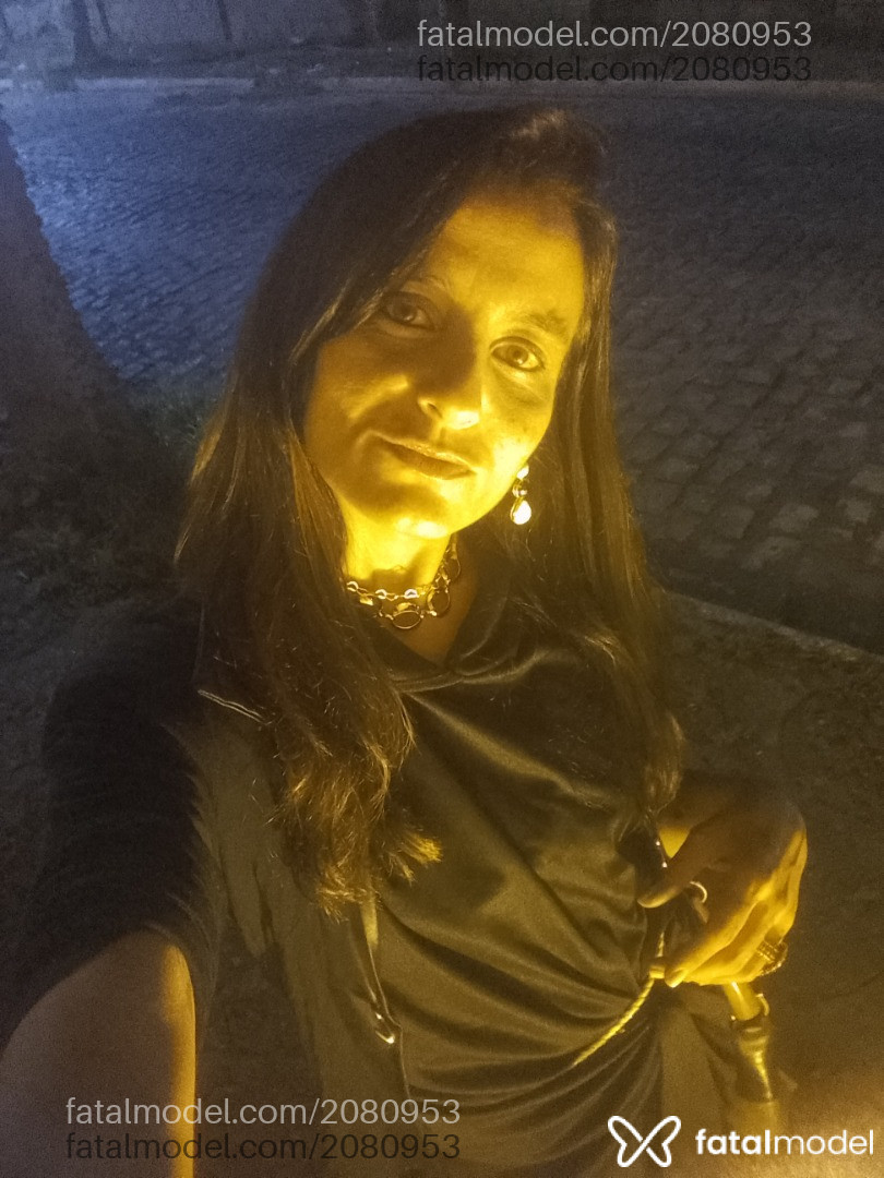 Acompanhante mulher com cabelo castanho de olhos verdes em Natal Acompanhante mulher com cabelo castanho de olhos verdes em Natal - Lorena