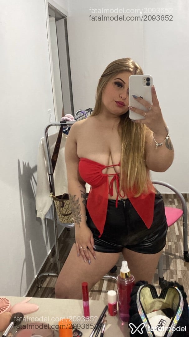 Acompanhante mulher loira (o) de olhos mel em Estrela Acompanhante mulher loira (o) de olhos mel em Estrela - Carolina