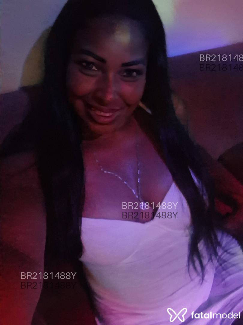 Acompanhante mulher morena (o) de olhos castanhos em Porto Seguro Acompanhante mulher morena (o) de olhos castanhos em Porto Seguro - Aline