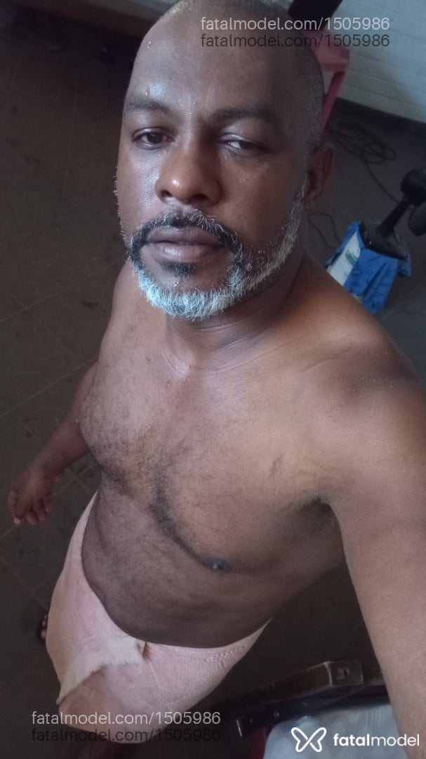 Acompanhante homem morena (o) de olhos pretos - Pietro