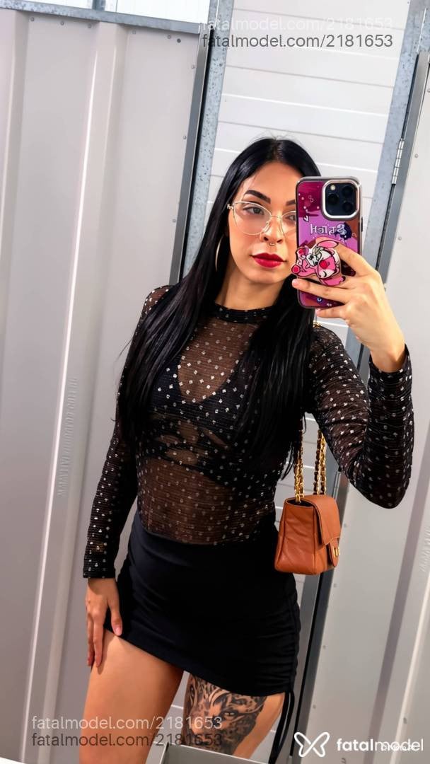 Acompanhante mulher morena (o) de olhos mel - Victoria