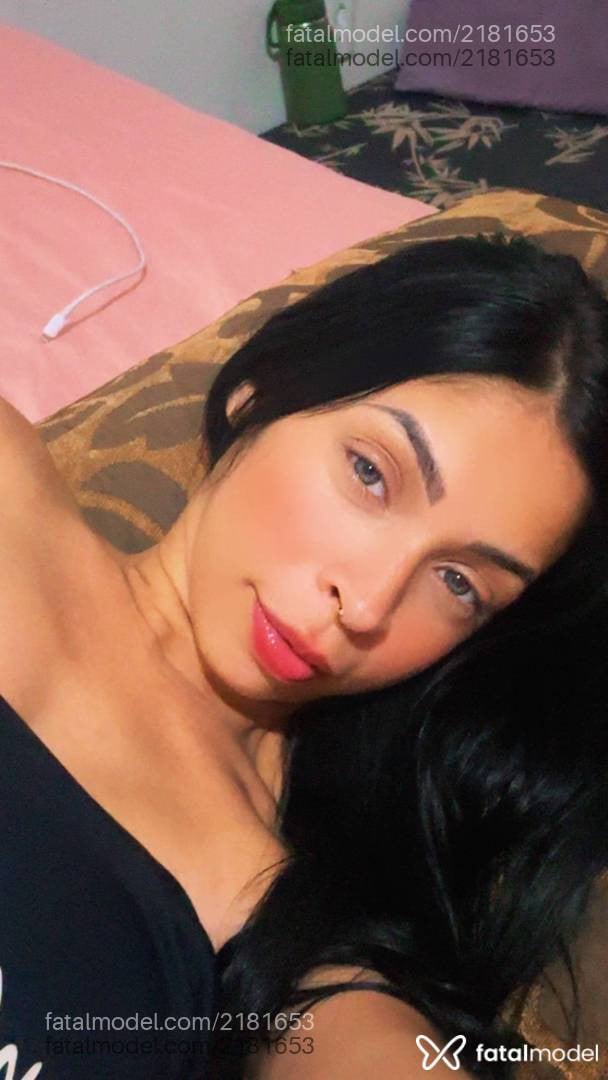 Acompanhante mulher morena (o) de olhos mel - Victoria
