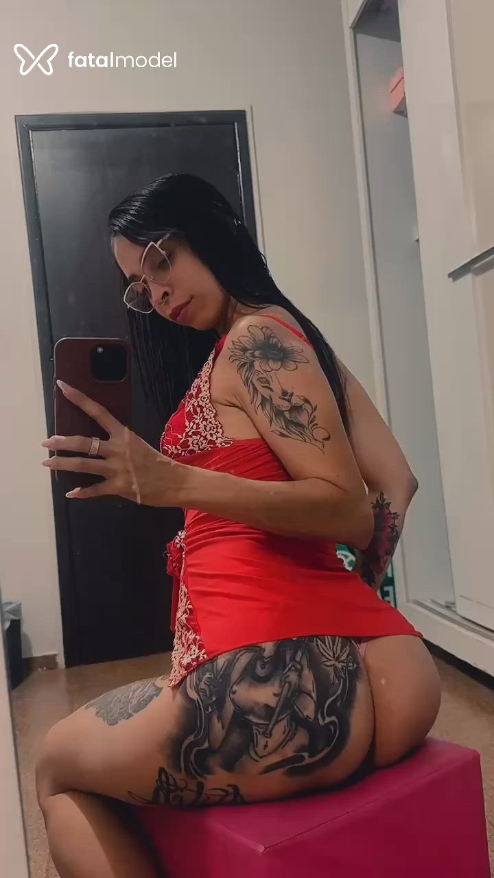 Acompanhante mulher morena (o) de olhos mel - Victoria