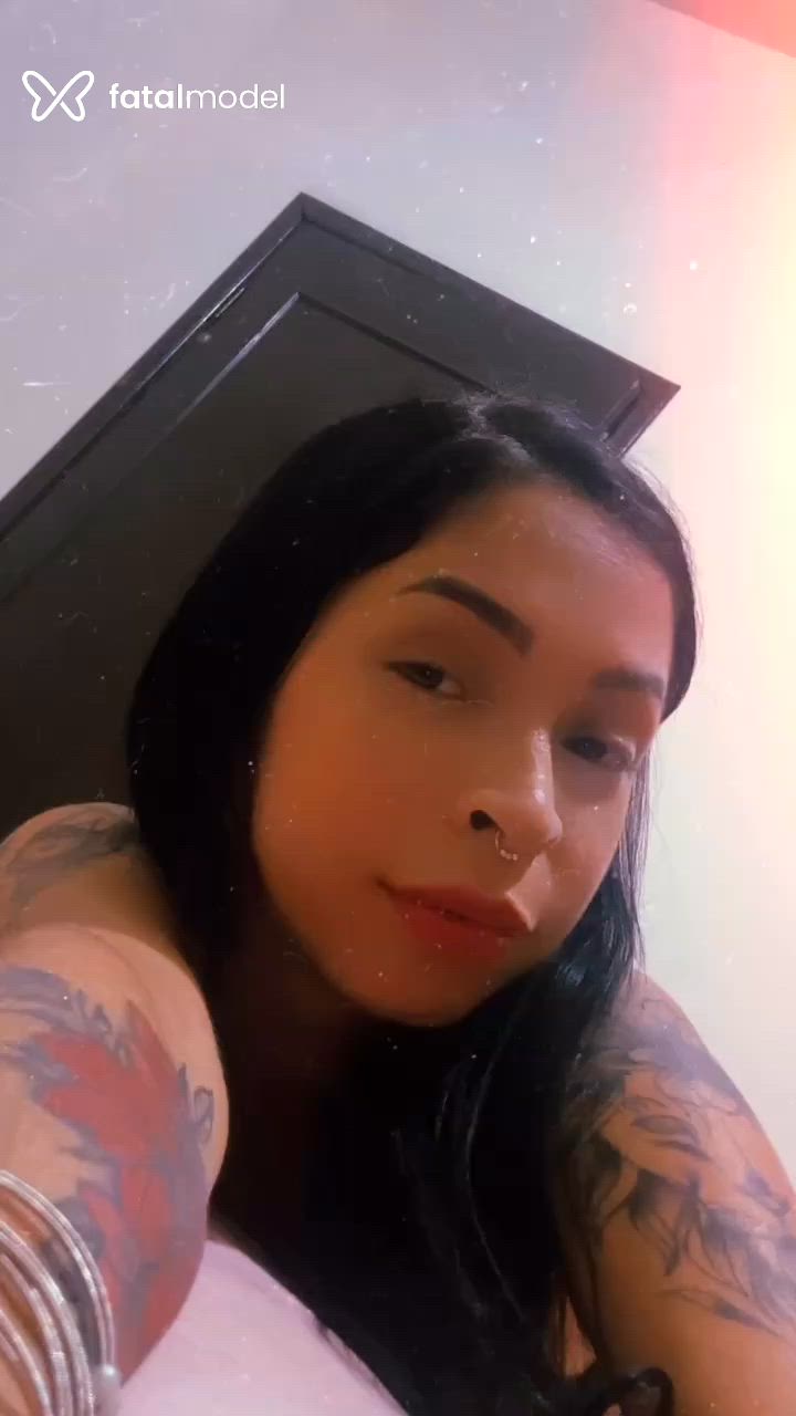 Acompanhante mulher morena (o) de olhos mel - Victoria