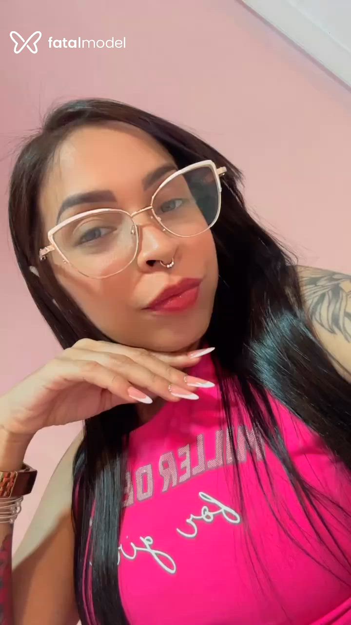 Acompanhante mulher morena (o) de olhos mel - Victoria