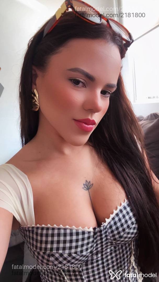 Acompanhante mulher morena (o) de olhos castanhos - Krystal