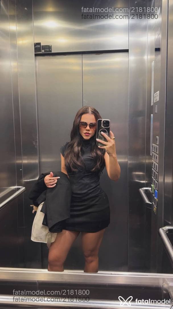 Acompanhante mulher morena (o) de olhos castanhos - Krystal