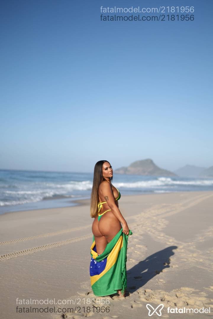 Acompanhante mulher morena (o) de olhos castanhos - Pérola