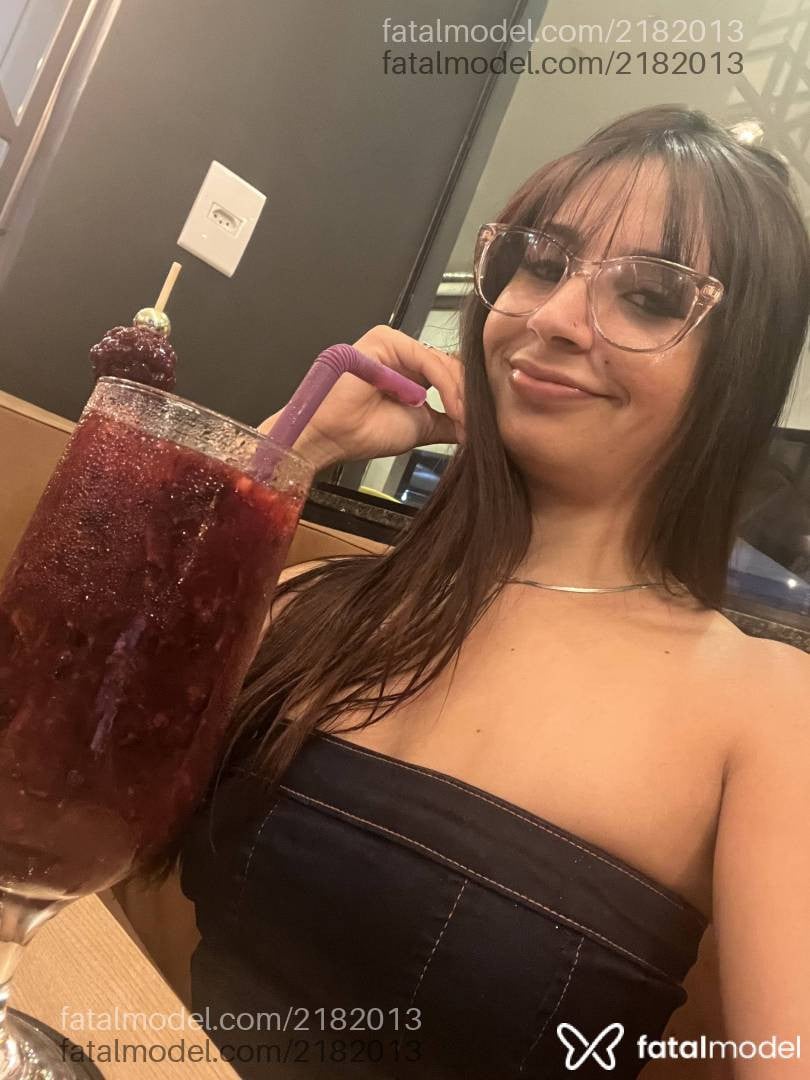 Acompanhante mulher com cabelo castanho de olhos mel - Angel