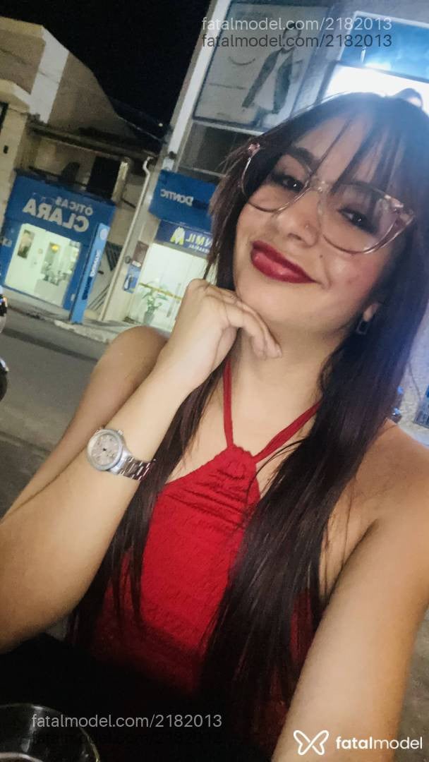 Acompanhante mulher com cabelo castanho de olhos mel em Linhares - Angel