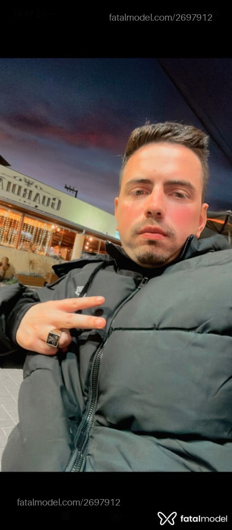 Acompanhante homem com cabelo castanho de olhos castanhos em Palhoça - Renan