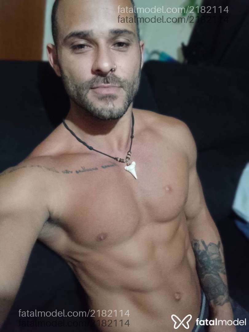 Acompanhante homem com cabelo castanho de olhos mel - Marquez