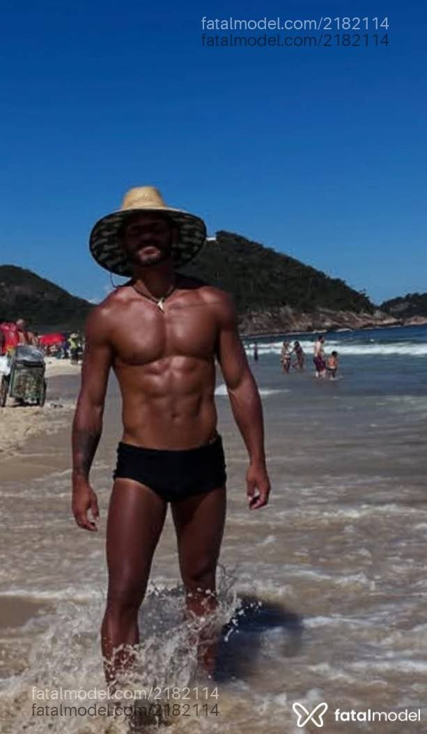 Acompanhante homem com cabelo castanho de olhos mel - Marquezmalvado