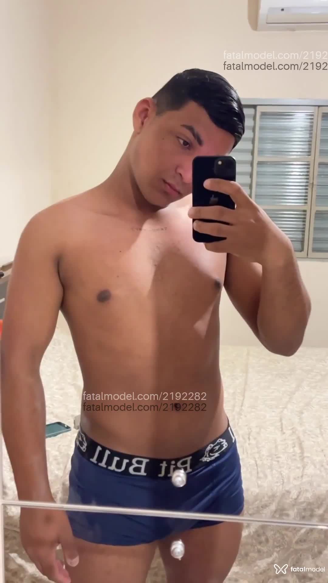 Acompanhante homem morena (o) de olhos castanhos em Ribeirão Preto - Carllos