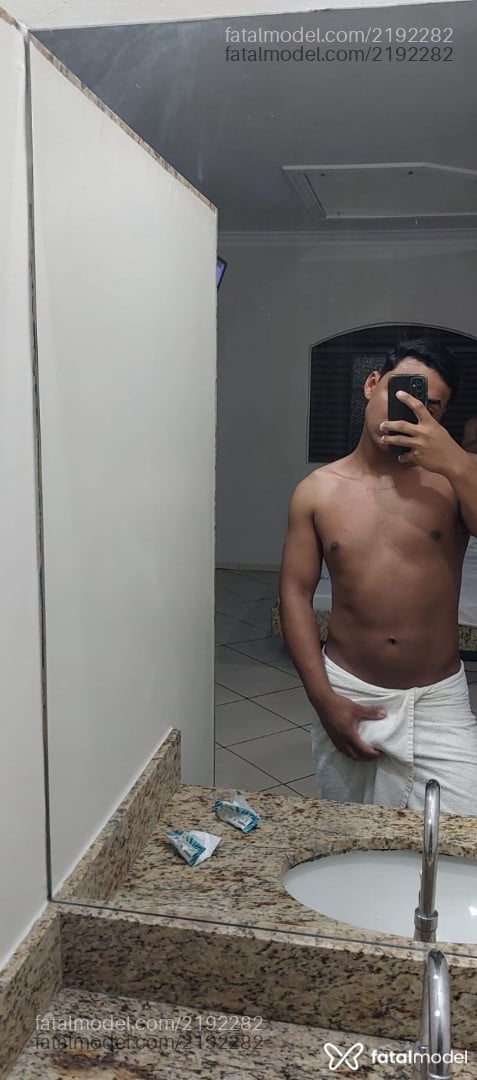 Acompanhante homem morena (o) de olhos castanhos em Ribeirão Preto - Carllos