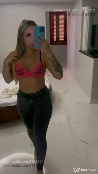 Acompanhante mulher loira (o) de olhos azuis em Novo Hamburgo Acompanhante mulher loira (o) de olhos azuis em Novo Hamburgo - Betina Liz