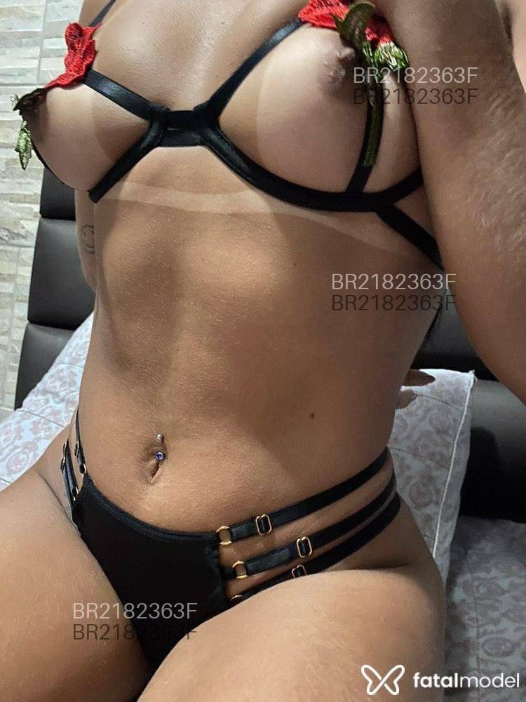 Acompanhante mulher morena (o) de olhos mel - Melissa