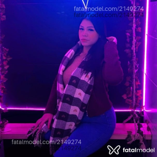 Acompanhante mulher com cabelo castanho de olhos castanhos em Tramandaí Acompanhante mulher com cabelo castanho de olhos castanhos em Tramandaí - Thainá