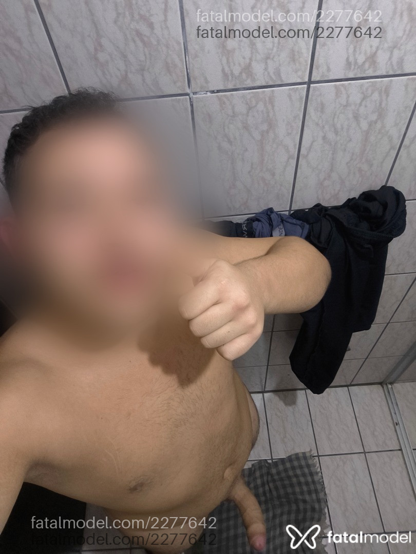 Acompanhante homem com cabelo castanho de olhos castanhos em Balneário Camboriú Acompanhante homem com cabelo castanho de olhos castanhos em Balneário Camboriú - Fernando