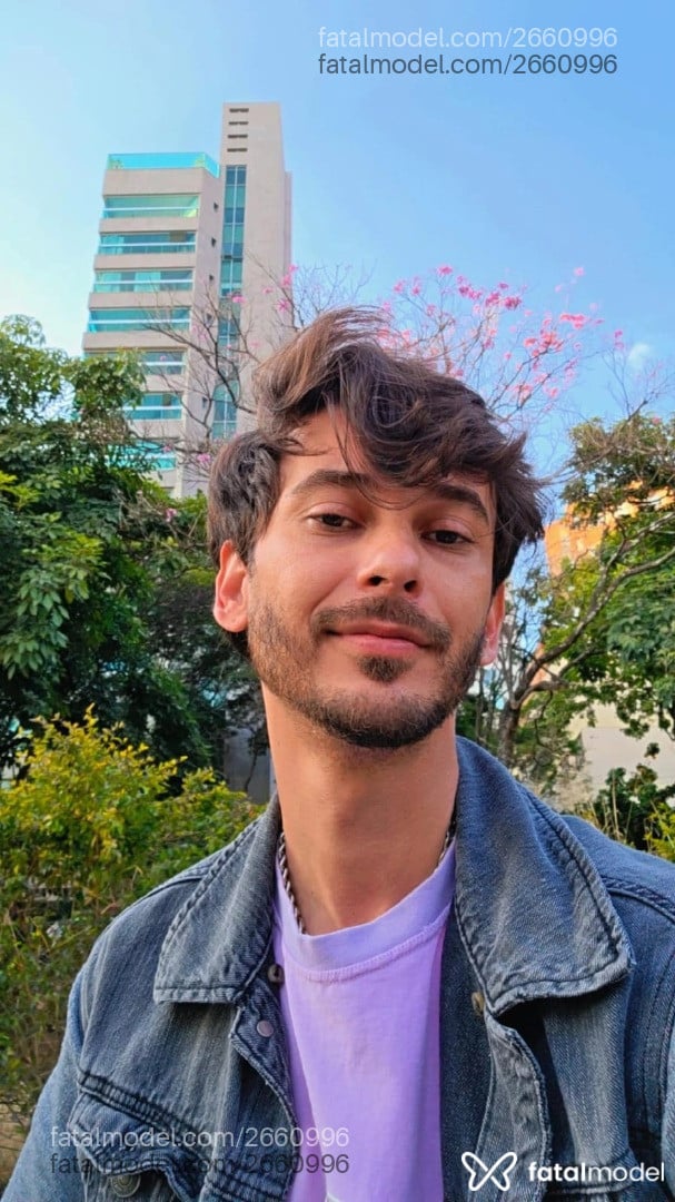 Acompanhante homem com cabelo castanho de olhos castanhos em Belo Horizonte Acompanhante homem com cabelo castanho de olhos castanhos em Belo Horizonte - Leonardo