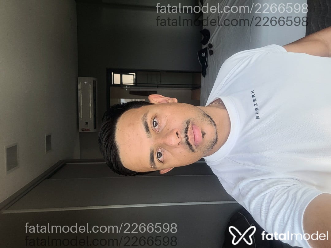 Acompanhante homem morena (o) de olhos castanhos - Everton